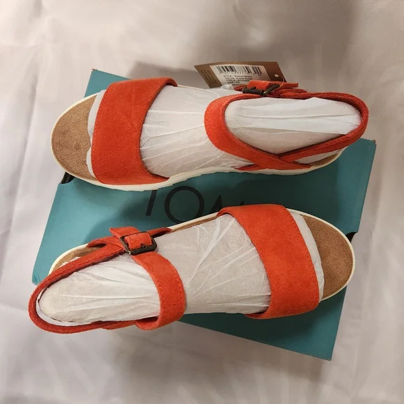 TOMS Brynn Platform Sandals in flame suede - Picture 4 of 9